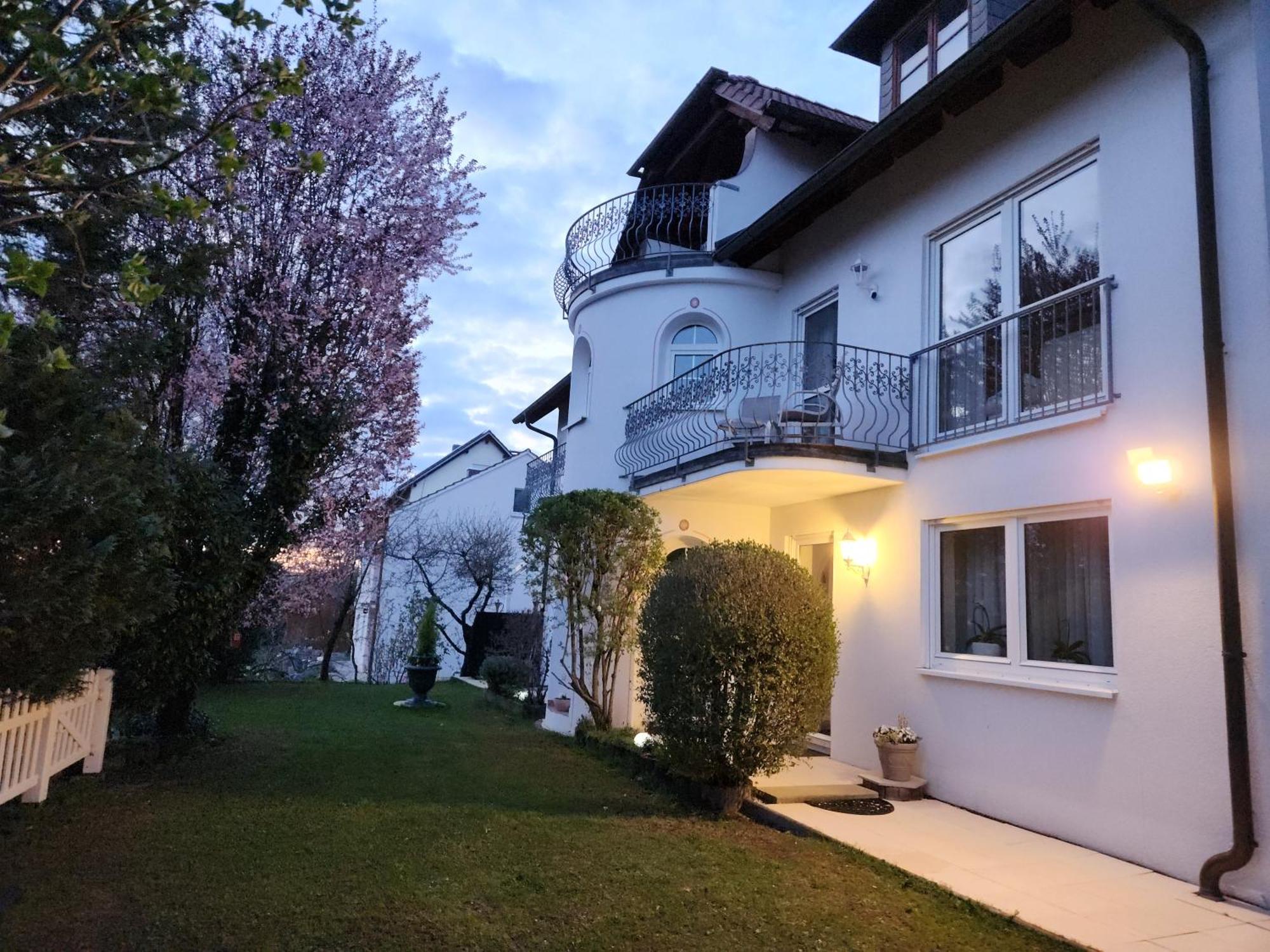 Gardenview Apartments & Suites Bei Bad Kissingen Нюдлинген Экстерьер фото