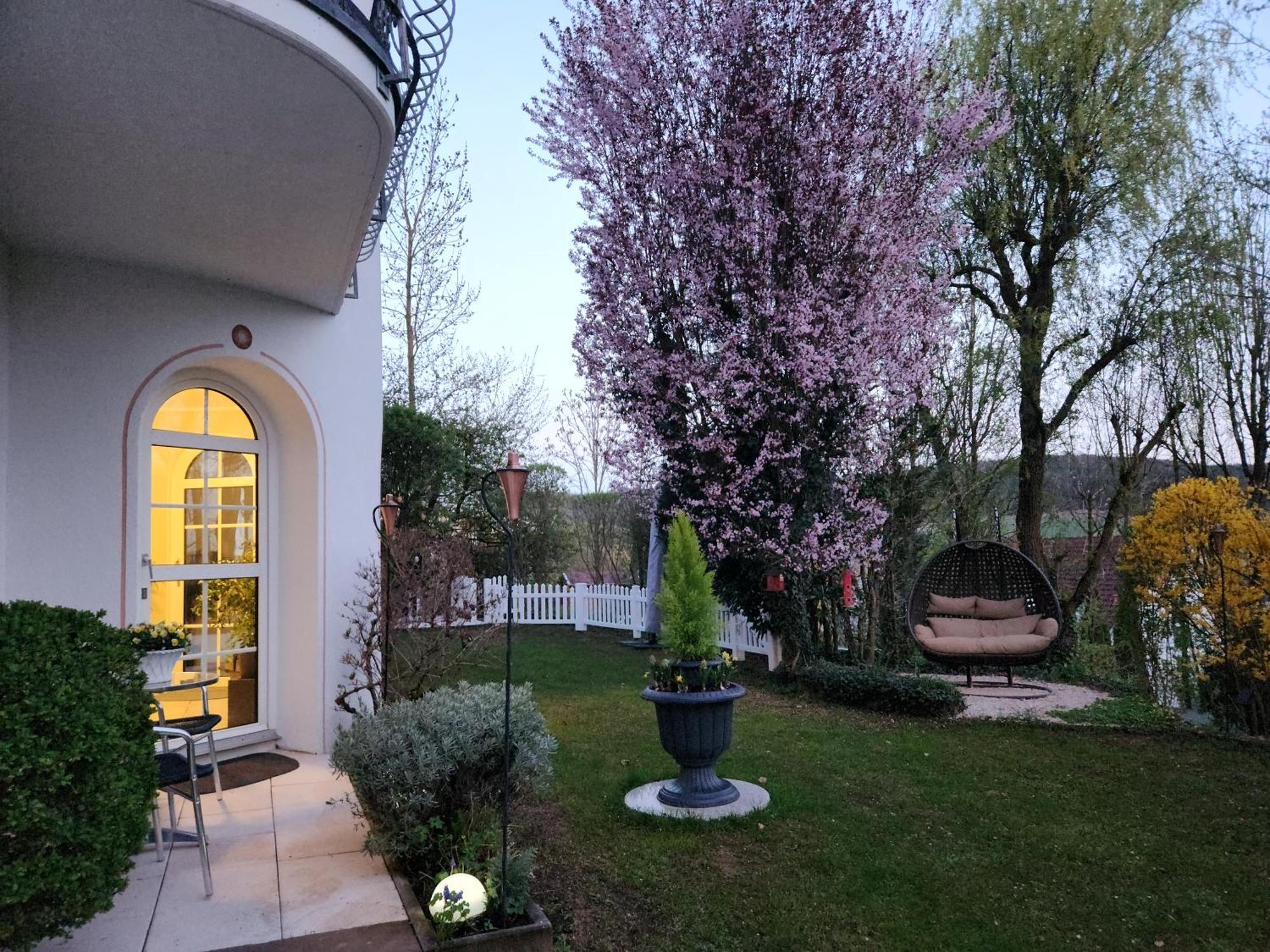 Gardenview Apartments & Suites Bei Bad Kissingen Нюдлинген Экстерьер фото